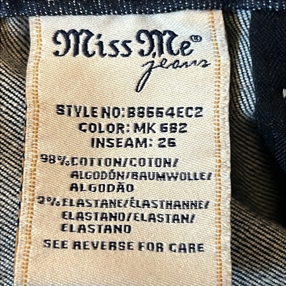 Miss Me Mid-Rise Distressed Bedazzled Thick Hem Easy Crop Size 28 - Picture 7 of 7